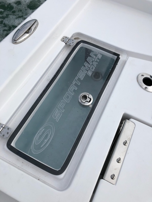 Custom bait well lid